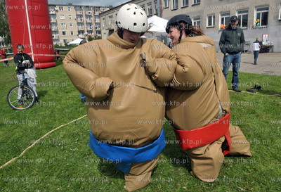 Festyn Osiedlowy w ramach Dni Sasiadow na terenie Gimnazjum...