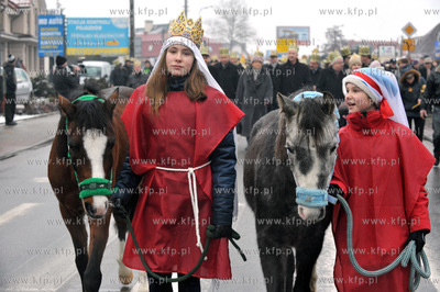 Orszak Trzech Kroli w Zukowie na Kaszubach. 6.01.2013...