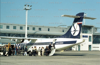 Samolot ATR-72 Polskich Lini Lotniczych LOT na lotnisku...