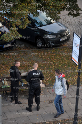Laweczka i jej rezydent  na ul. Podwale Staromiejskie...