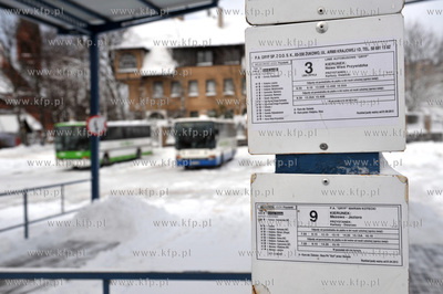 Kartuzy. Dworzec autobusowy i autobus firmy Gryf. 7.12.2013...