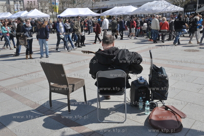 Sopot. Targ sniadaniowy na placu Przyjaciol Sopotu...