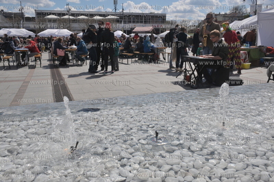 Sopot. Targ sniadaniowy na placu Przyjaciol Sopotu...