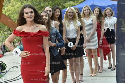 Truskawkobranie na Złotej Górze na Kaszubach. Kandydatki...