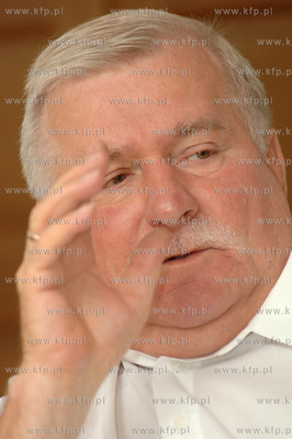 Lech Walesa w swoim gabinecie w Zielonej Bramie w Gdansku....