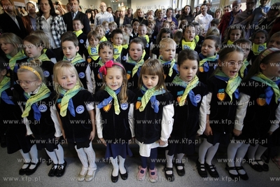 Szkola podstawowa nr 9 w Sopocie. Uroczystosc pasowania...