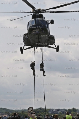 Gdynia. Swieto Morza. Pokaz dzialan antyterrorystycznych...