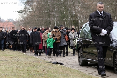 Cmentarz Srebrzysko w Gdansku. Pogrzeb Brunona Synaka.
21.12.2013
fot....