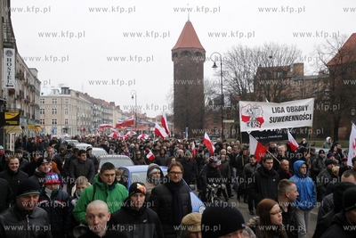 Dzien Pamieci Zolnierzy Wykletych. Nz. Przemarsz ulicami...