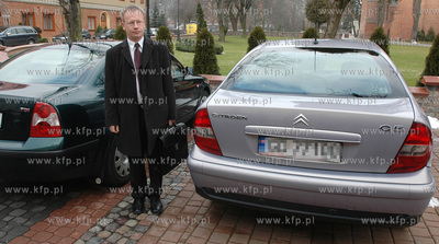 Licytacja majatku kurii gdanskiej. Licytowano samochody...