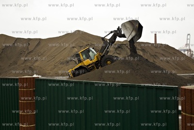 Z terenów fabryki Pollytag w Gdańsku Letnicy znika...