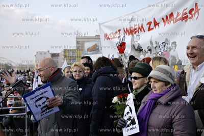 Gdańsk. Plac Solidarności. Wiec poparcia dla Lecha...