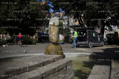 Rozpoczeła sie przebudowa placu pomiędzy ulicami...