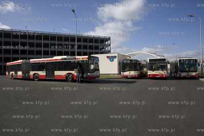 Pętla autobusowa przy ul. Jana z Kolna w Gdańsku.
15.03.2017
fot....