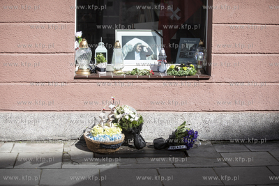 W oknie przy ulicy Ogarnej w Gdańsku, gdzie znajduje...