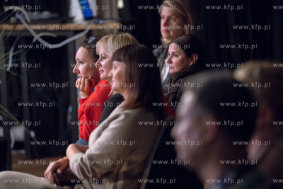 Spotkanie "Wojna obok nas. Historie odwagi, krzywdy,...