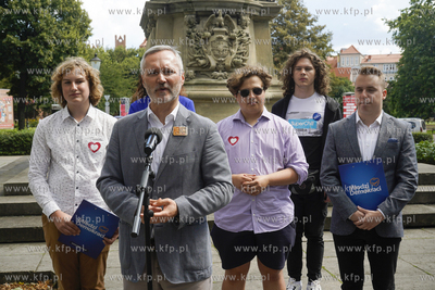 Targ Drzewny w Gdąńsku. Konferencja prasowa posła...