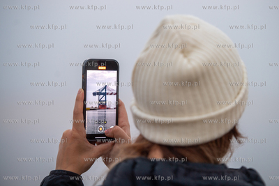 Statek Zhen Hua 36 z czterema potężnymi suwnicami...