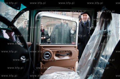 Stocznia Gdanska. Tydzien po pozarze hali produkcyjnej...