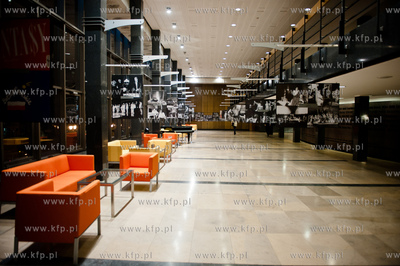 Gdansk. Teatr Wybrzeze. Wystawa zdjęć przygotowana...