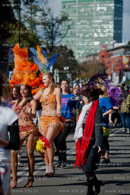 Gdansk. Ulica Rajska. Parada z udzialem bebniarzy,...