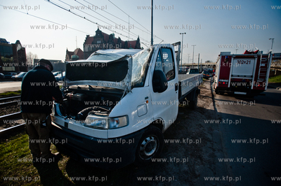 Gdansk. Ul. Okopowa. Wypadek samochodu dostawczego...