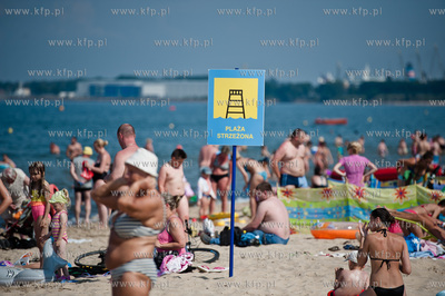 Gdansk. Upalny, sloneczny, wakacyjny dzien na plazy...