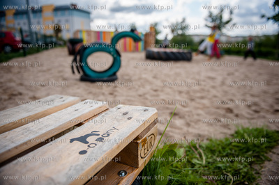Gdansk. Ujescisko. Nowo powstaly Ekologiczny plac zabaw...