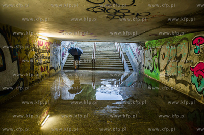 Gdańsk. Intensywne opady deszczu i silne porywy wiatru...