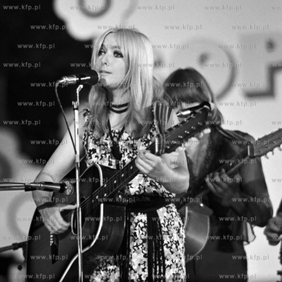 X Miedzynarodowy Festiwal Piosenki w Sopocie. Na scenie...