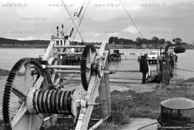 Przeprawa promowa przez Wisłę w Świbnie. 
12.09.1978
3wrzesien78_z.kosycarz_p27
Fot....