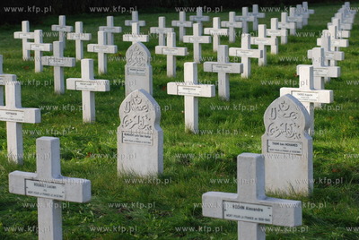 Wojskowy Cmentarz Francuski przy Powstancow Warszawskich...
