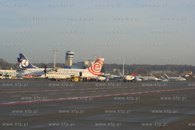 Gdansk , Rebiechowo Nz. Widok na plyte przed cargo...
