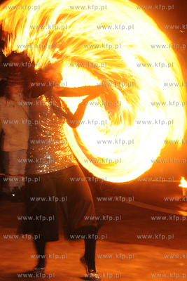 Bulwar Nadmorski w Gdyni. Wystep Trojmiejskiego Teatru...