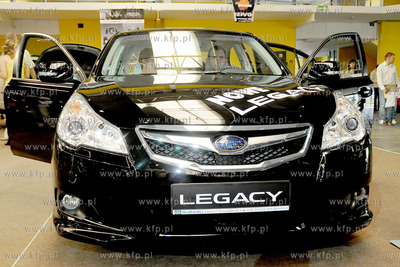 Trojmiejskie Targi Motoryzacyjne w hali wystawienniczej...