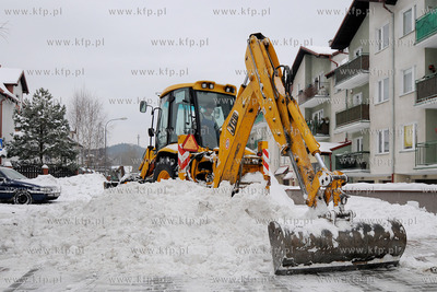 Rumia. Obfite opady sniegu sprawily, ze male osiedlowe...