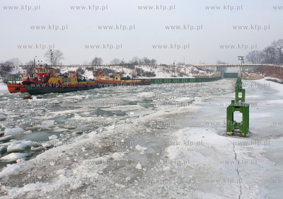 Kra na sluzie w Przegalinie 26.02.2010 fot. Maciej...