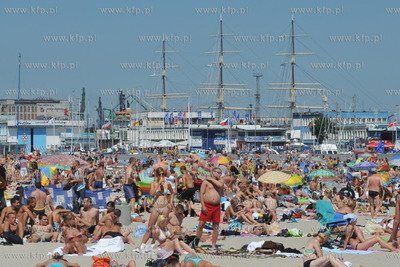 Tlumy turystow i plazowiczow na plazy w Gdyni Srodmiesciu
11.07.2010
Fot....