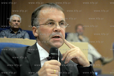 W sali im. Lecha Badkowskiego Urzedzie Marszalkowskim...