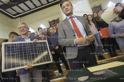 Slupsk. Greenpeace ufundowal budowe elektrowni slonecznej...