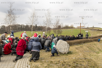 Droga Krzyzowa na Gorze Jana Paw  a II w Pelplinie...