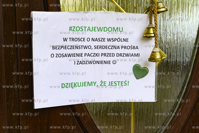 Akcja #ZOSTAJEWDOMU. Zamówione produkty przez internet...