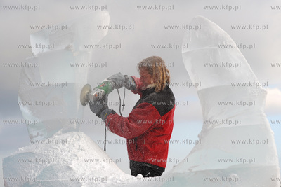 Gdynia, Bulwar Nadmorski. Festiwal rzezb lodowych....