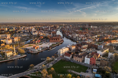 Gdansk, stare miasto, kanal Motlawy 9.04.2017 fot....