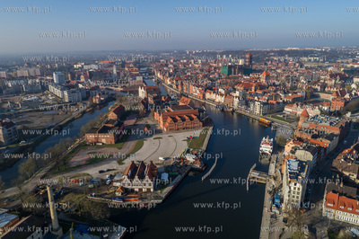 Gdansk, stare miasto, rzeka Motlawa, po lewej Wyspa...