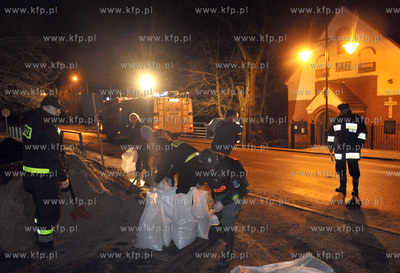 Wezbrane na skutek gwaltownej odwilzy i opadow deszczu...