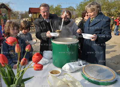 Otwarcie nowego placu zabaw przy ul. Wieniawskiego...