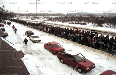 Marsz przeciwko przemocy, po smierci Irka Reglinskiego,...