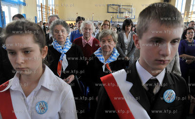 Uroczystosci nadania szkole podstawowej w Niestepowie...