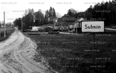 Wjazd z kierunku Zukowa do wsi Sulmin w gminie Zukowo...
